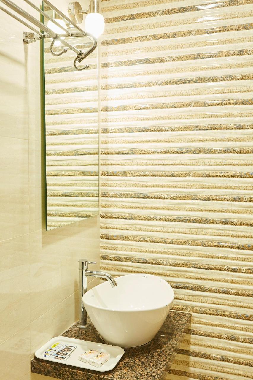 Hotel Alibaba Mumbai Exterior photo